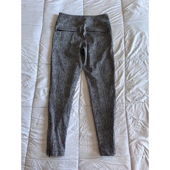 Athleta Pixy Drifter Tight Women's Size Medium Zip Pocket, Ankle Legging Blk/Whi - Picture 4 of 11